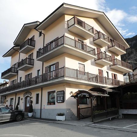 Hotel Ristorante Chateau 艾马维尔 外观 照片