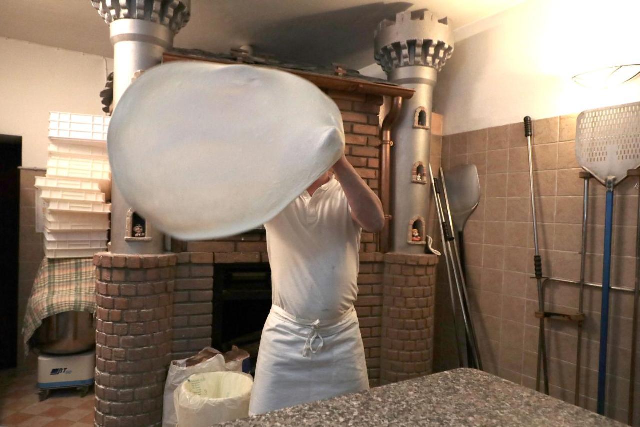 Hotel Ristorante Chateau 艾马维尔 外观 照片