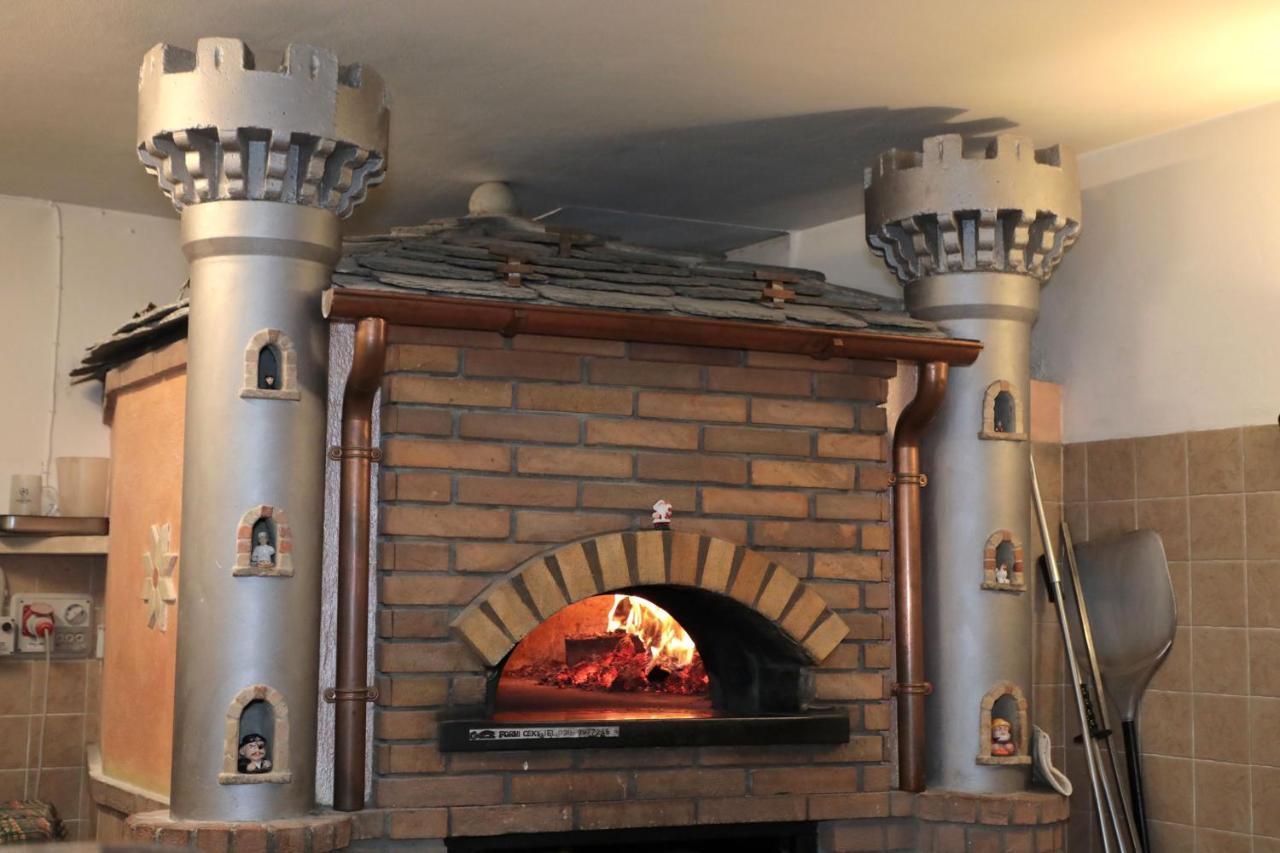 Hotel Ristorante Chateau 艾马维尔 外观 照片
